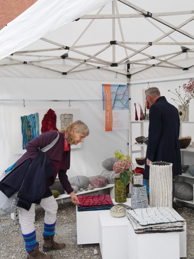 Zenger Stand am Textilmarkt